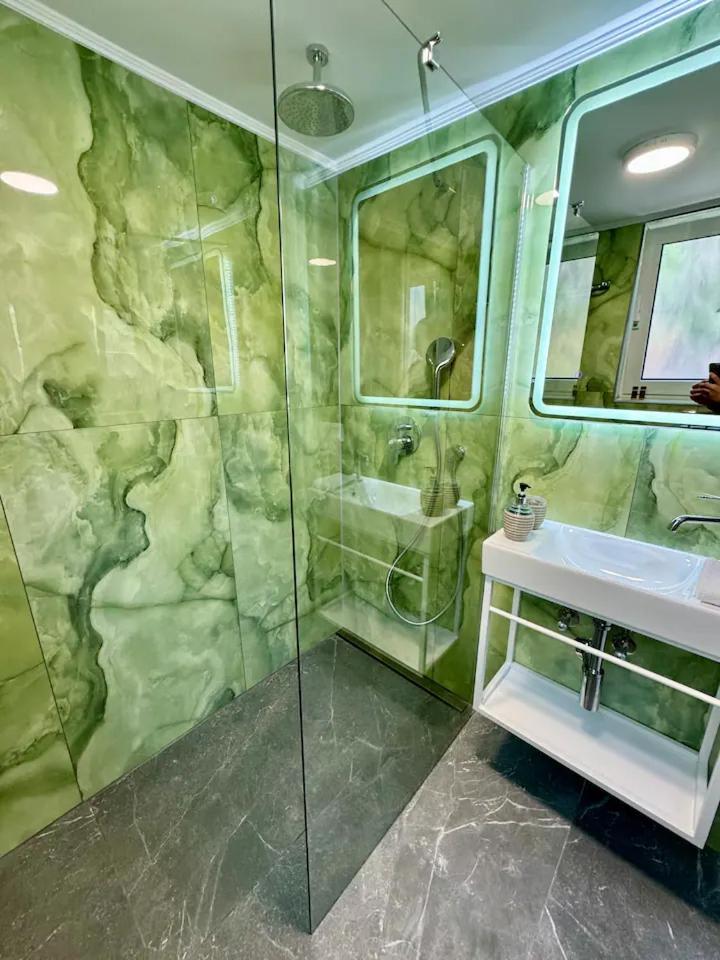 Seafront Apartment 카르파스 외부 사진